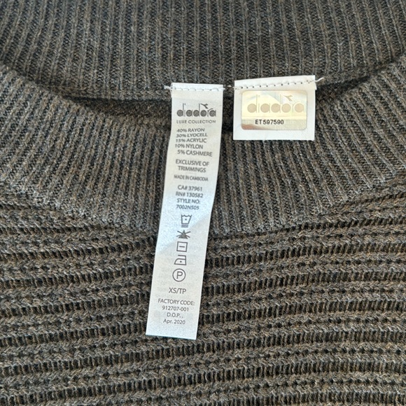 Diadora Luxe Cropped Olive Sweater NWT - Picture 2 of 5